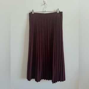 Elegant Burgundy Knit Pleated Skirt